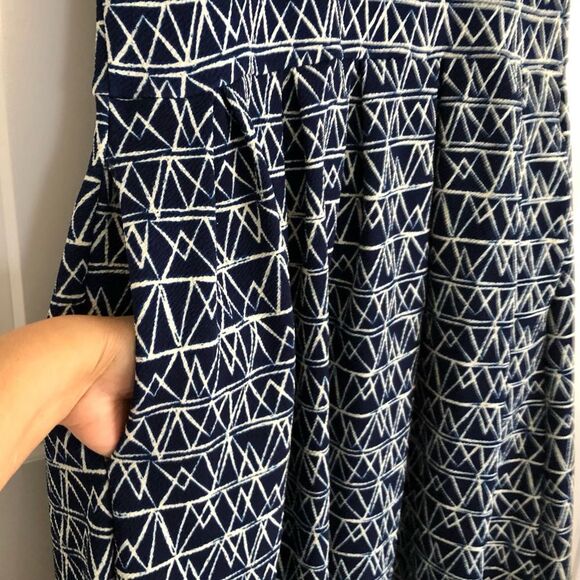 LULA ROE AMELIA DRESS SHORT SLEEVES RETRO WITH GEOMETRIC PRINT SIZE MEDIUM - Picture 7 of 10